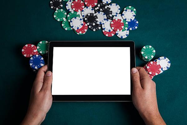 Exploring the Global Reach of Online Poker Communities